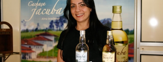 Cachaca Jacuba impressiona pela leveza da branca